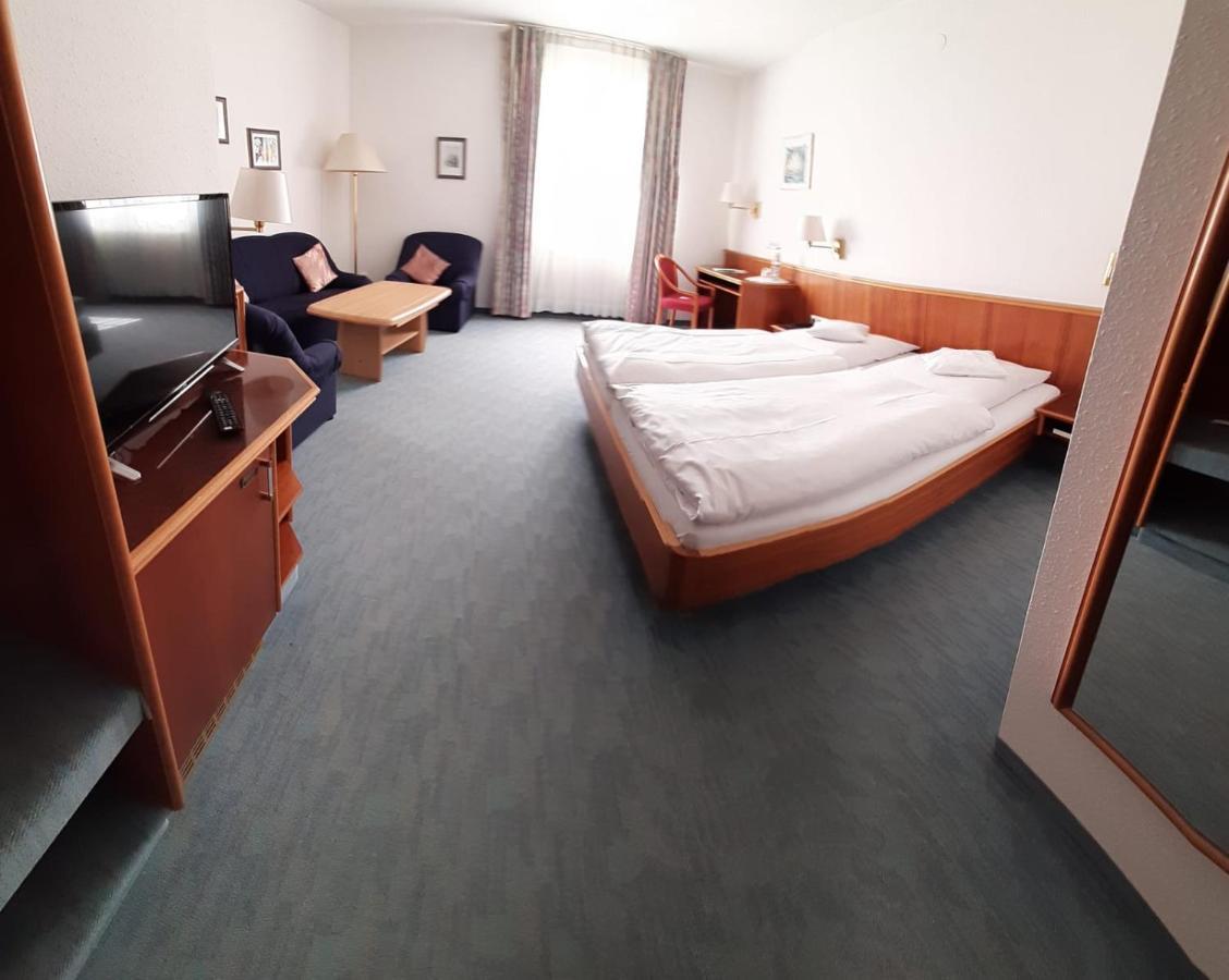 Garni Hotel Maselheimer Hof Buitenkant foto
