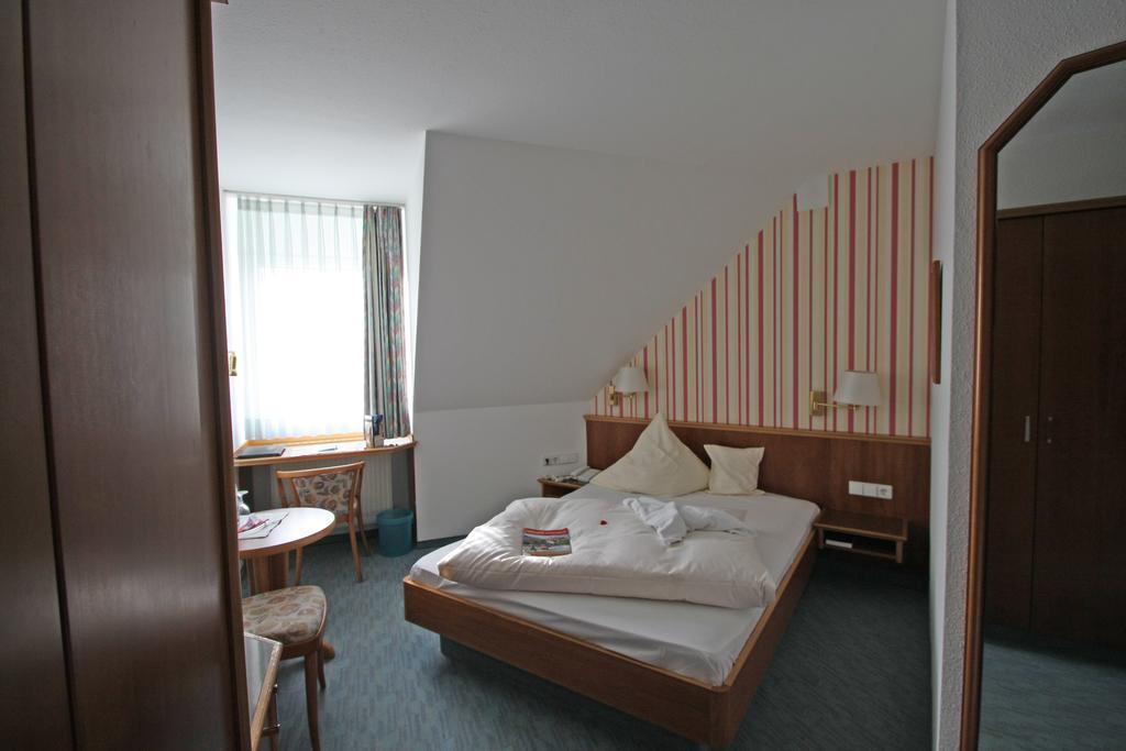 Garni Hotel Maselheimer Hof Buitenkant foto