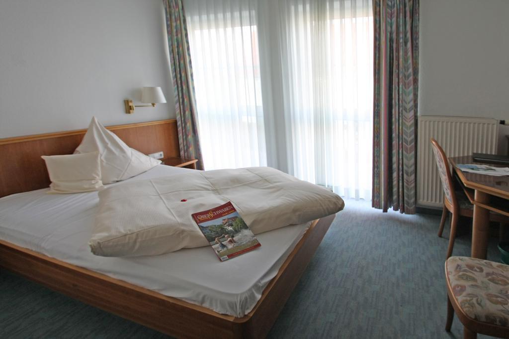 Garni Hotel Maselheimer Hof Buitenkant foto